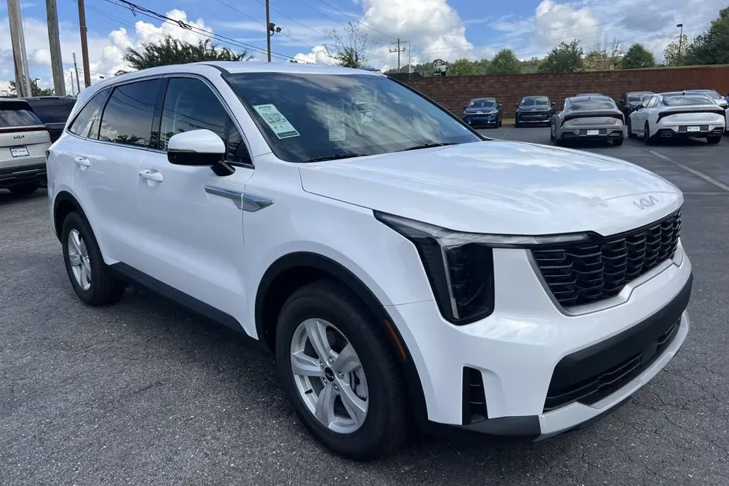 2026 Kia Sorento LX photo 1