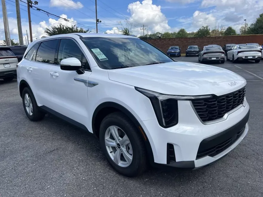2026 Kia Sorento LX photo 1