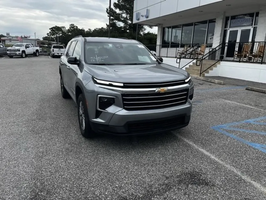 2025 Chevrolet Traverse photo 1