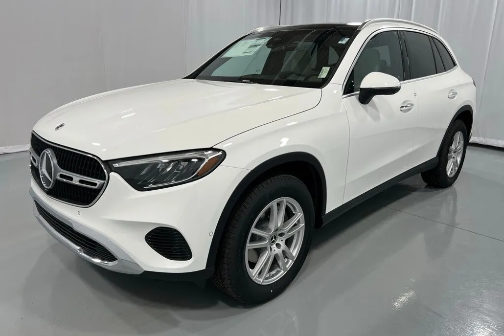 2025 Mercedes Benz GLC 300 4MATIC photo 1