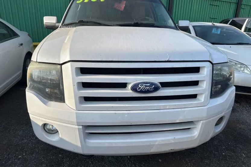 2010 Ford Expedition Limited photo 1
