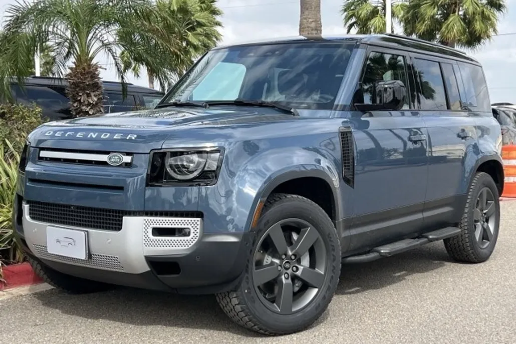 2025 Land Rover Defender S photo 1