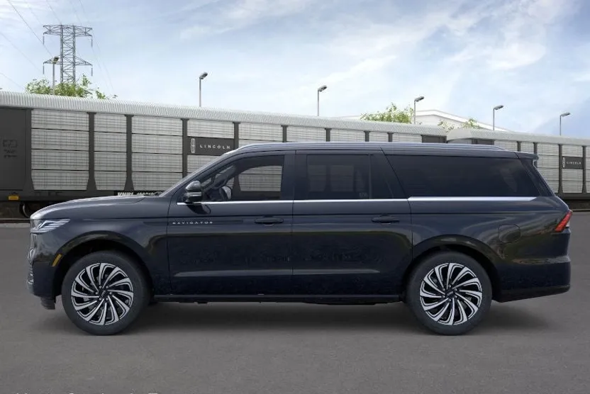 2025 Lincoln Navigator Black Label photo 1