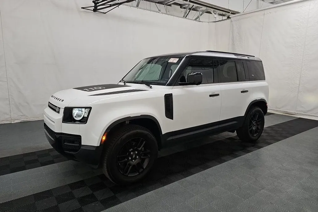 2023 Land Rover Defender 110 S photo 1