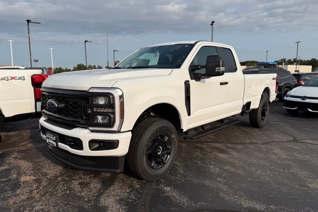 2025 Ford F-350 photo 1