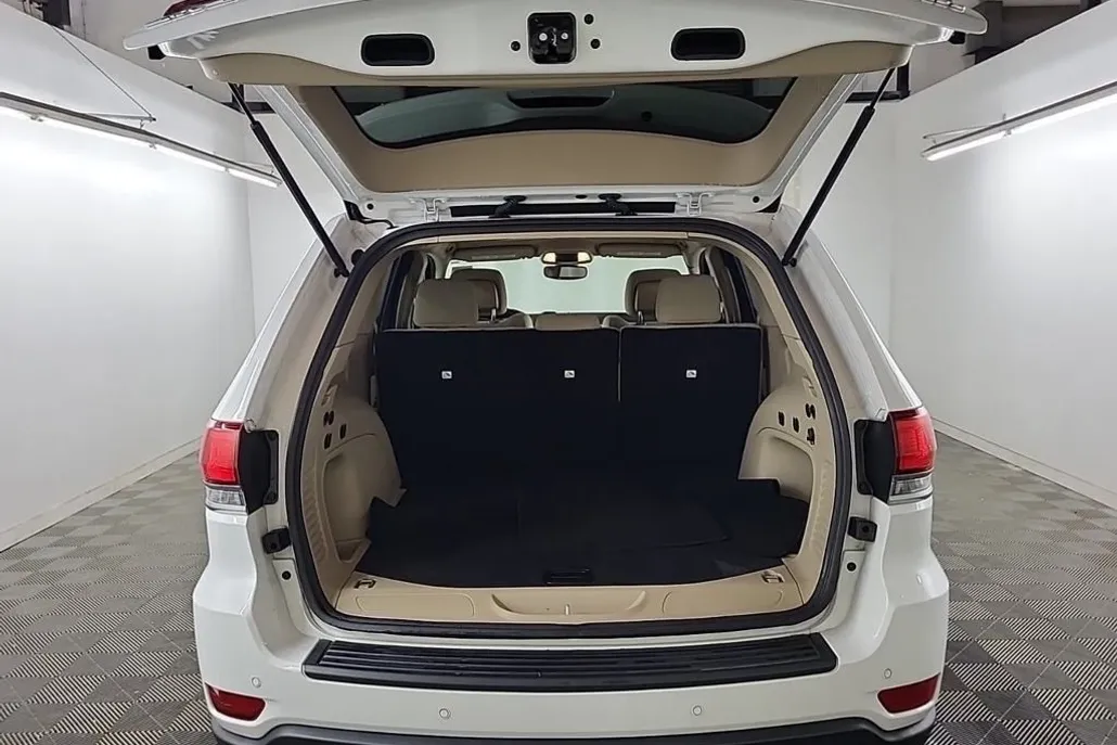 2022 Jeep Cherokee Laredo photo 1