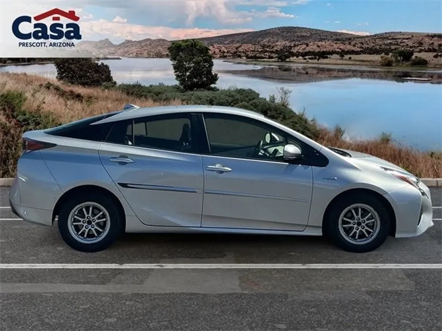 2017 Toyota Prius Two photo 1