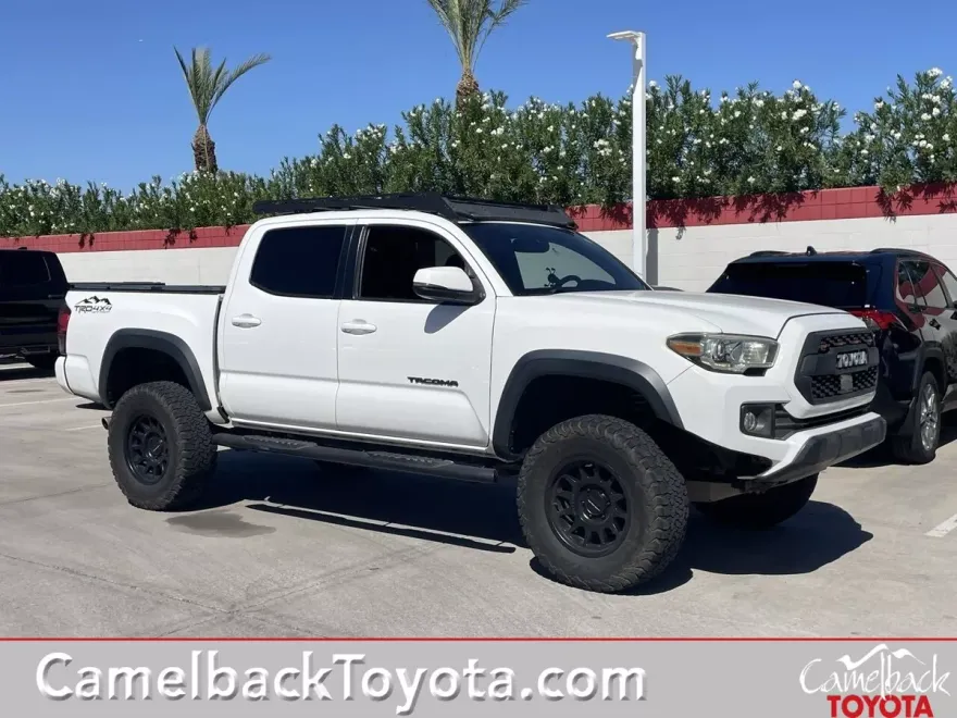 2019 Toyota Tacoma TRD Off-Road photo 1