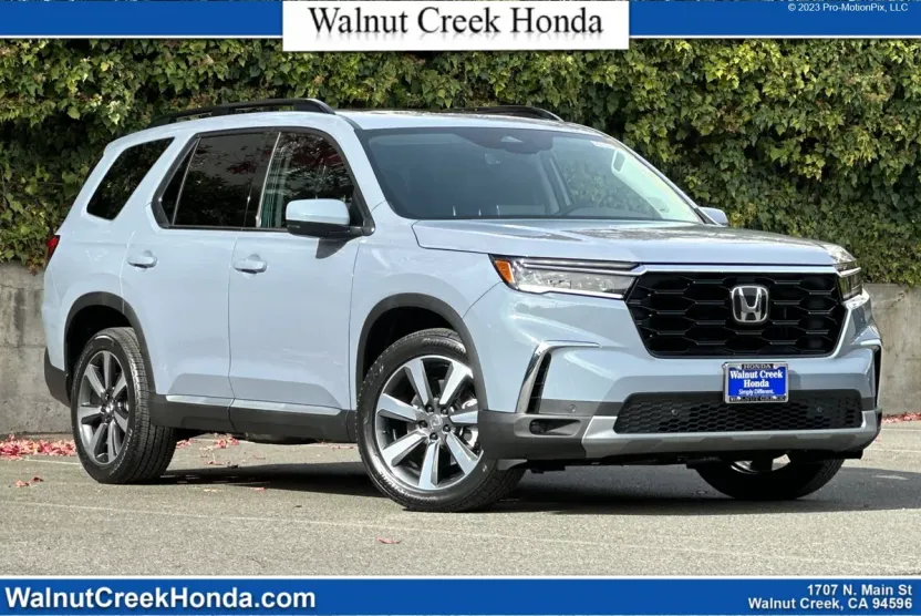 2025 Honda Pilot Touring photo 1