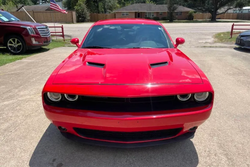 2018 Dodge Challenger SXT Plus photo 1