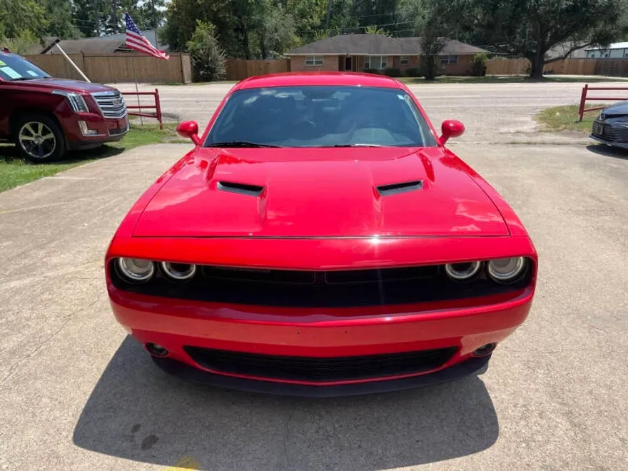 2018 Dodge Challenger SXT Plus photo 1