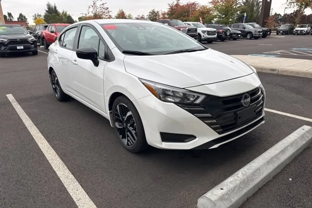 2025 Nissan Versa SR photo 1