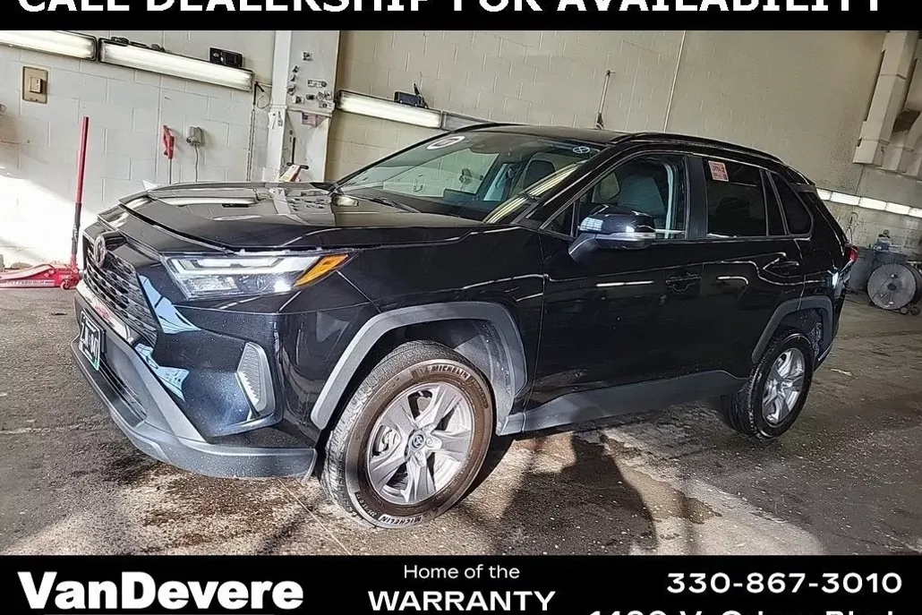 2023 Toyota RAV4 XLE photo 1