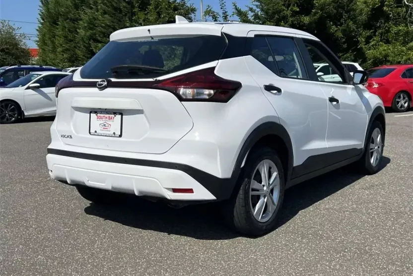 2022 Nissan Kicks S photo 1