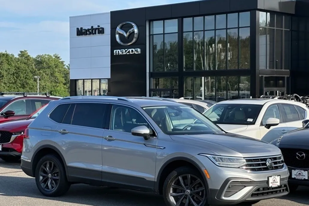 2022 Volkswagen Tiguan SE photo 1