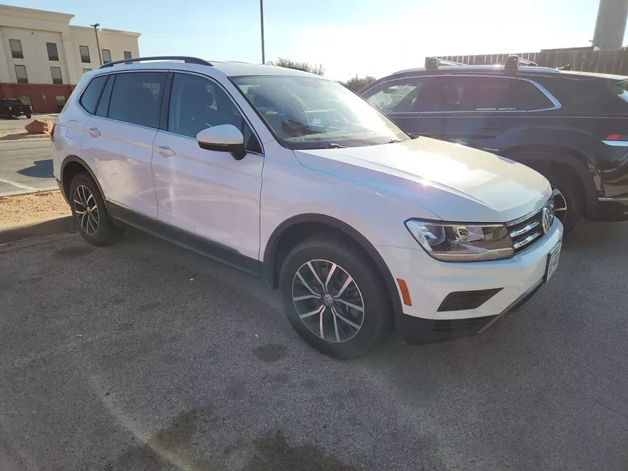 2020 Volkswagen Tiguan Sport photo 1