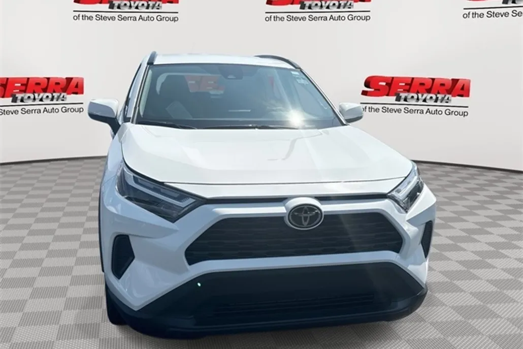 2025 Toyota RAV4 XLE photo 1