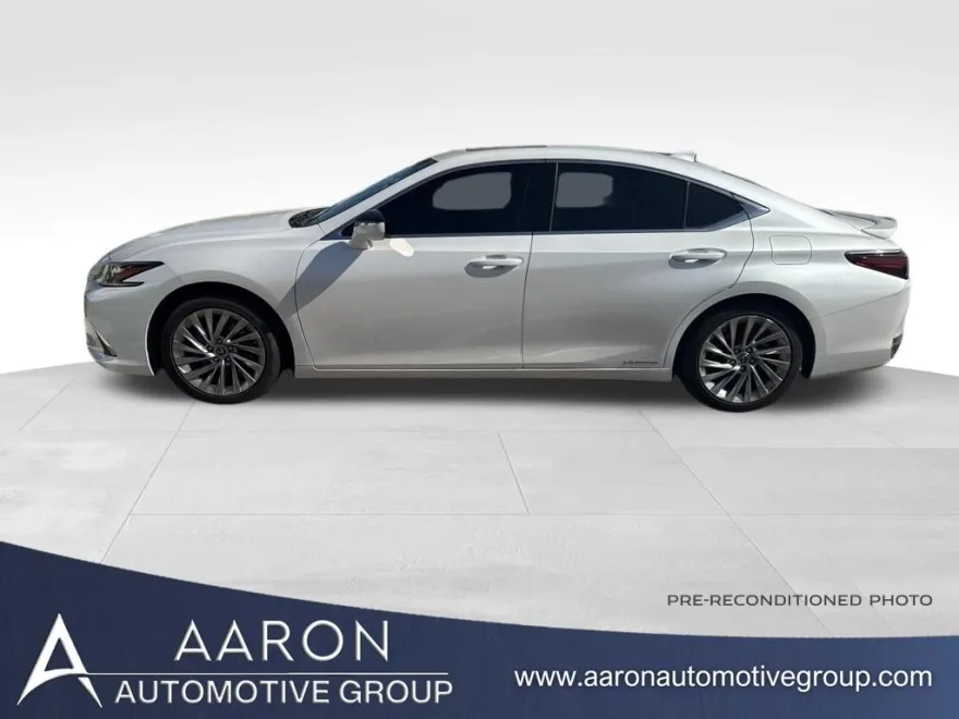 2022 Lexus ES 300h Luxury photo 1