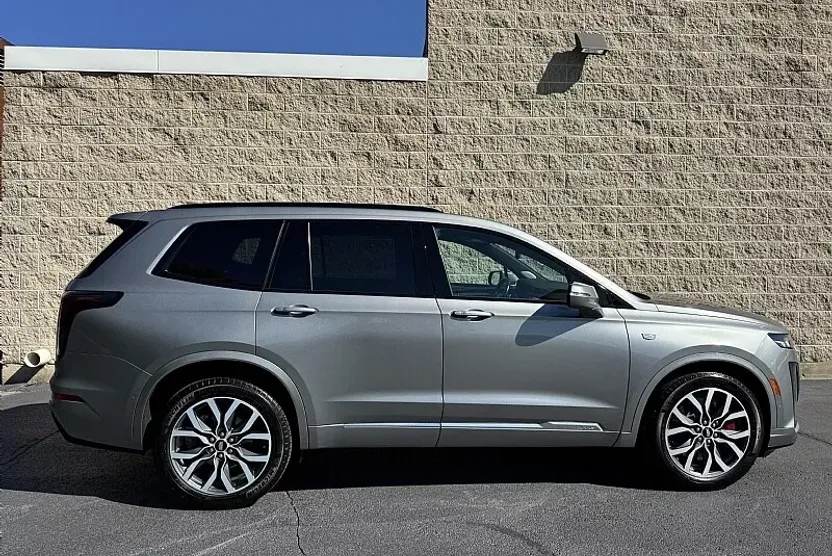 2024 Cadillac XT6 Sport photo 1