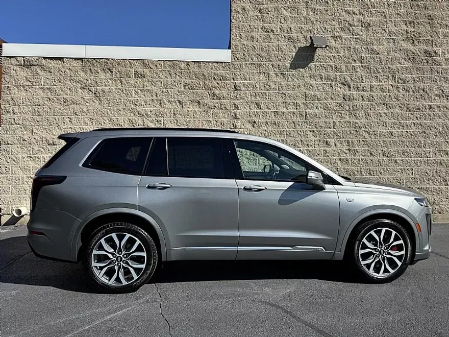 2024 Cadillac XT6 Sport photo 1