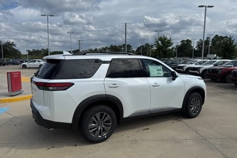 2025 Nissan Pathfinder SV photo 1