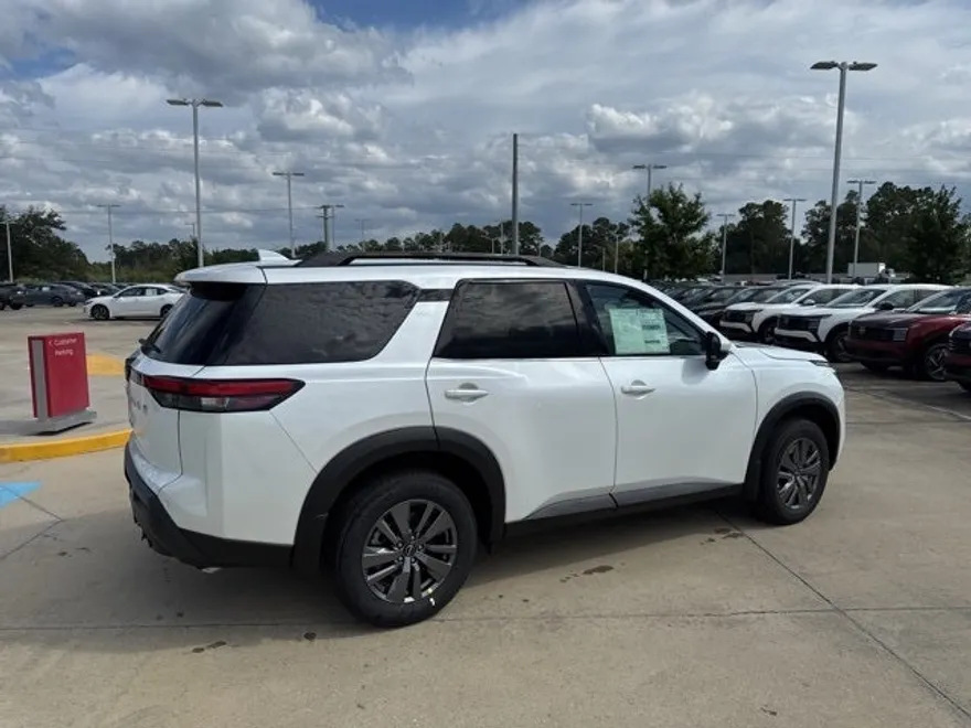 2025 Nissan Pathfinder SV photo 1