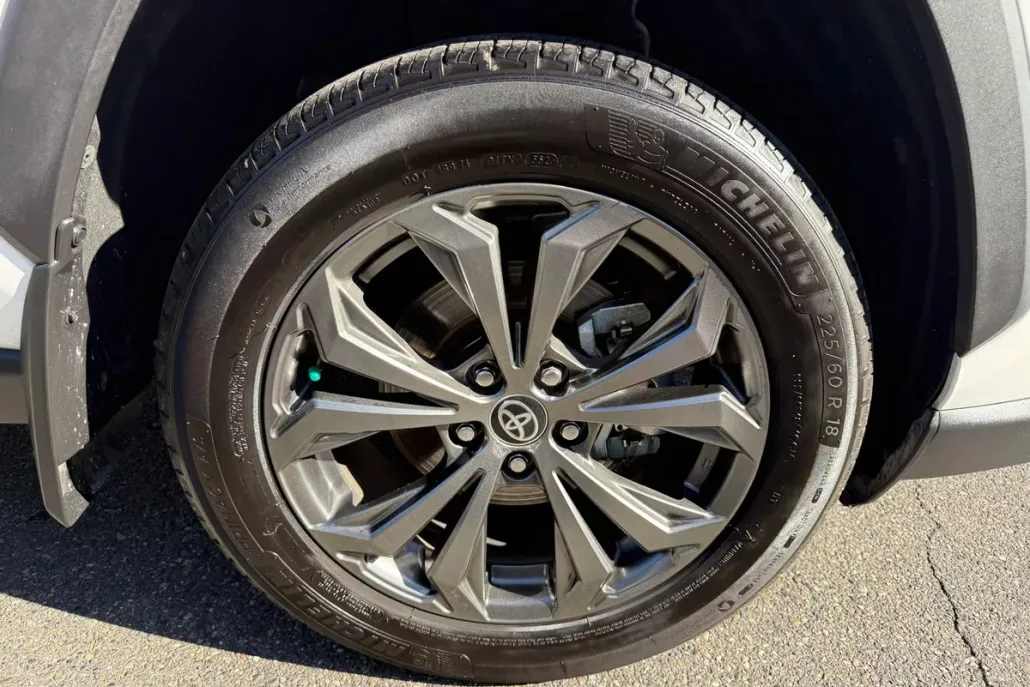 2021 Toyota RAV4 Hybrid XLE photo 1