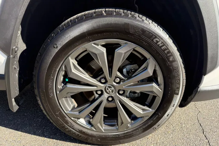 2021 Toyota RAV4 Hybrid XLE photo 1