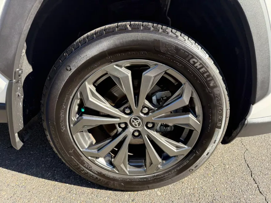 2021 Toyota RAV4 Hybrid XLE photo 1