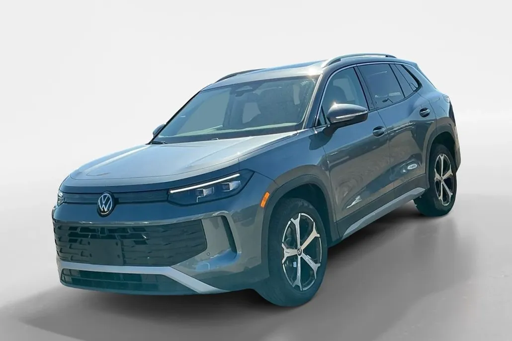 2025 Volkswagen Tiguan SE photo 1