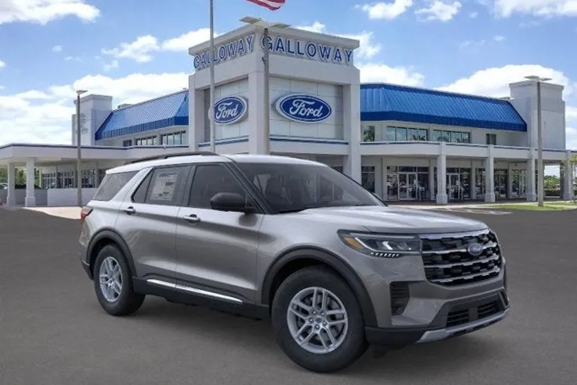 2025 Ford Explorer photo 1