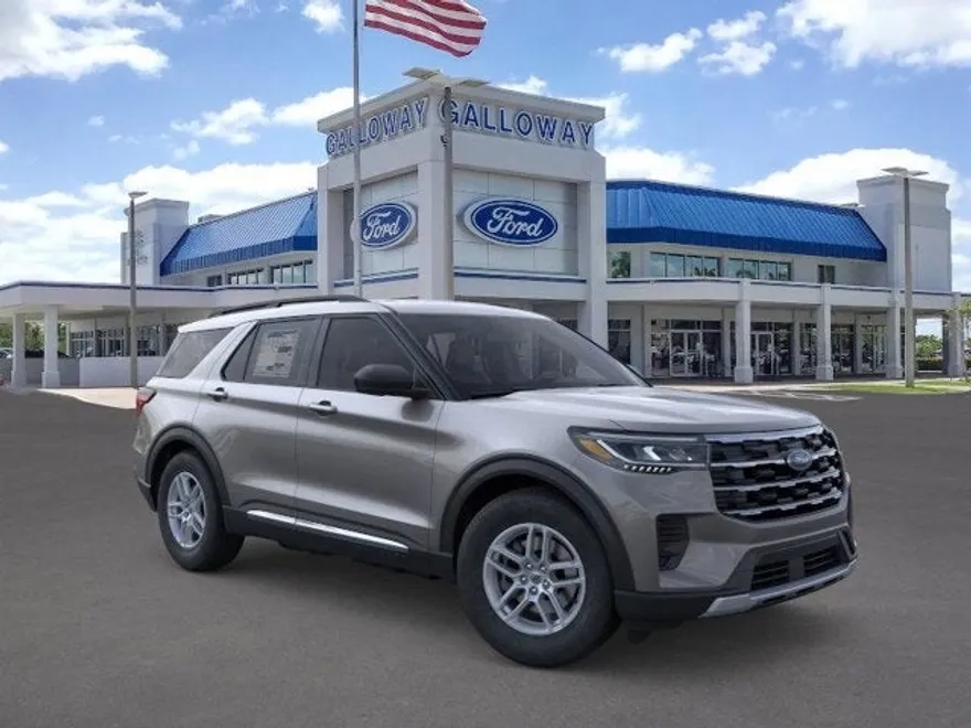 2025 Ford Explorer photo 1