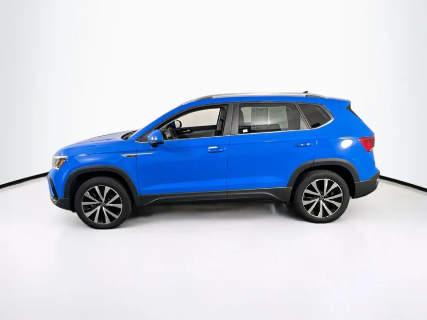 2022 Volkswagen Taos SE photo 1