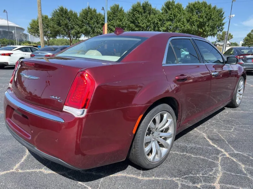 2016 Chrysler 300 C photo 1