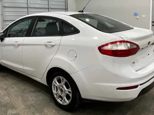 2015 Ford Fiesta SE photo 4