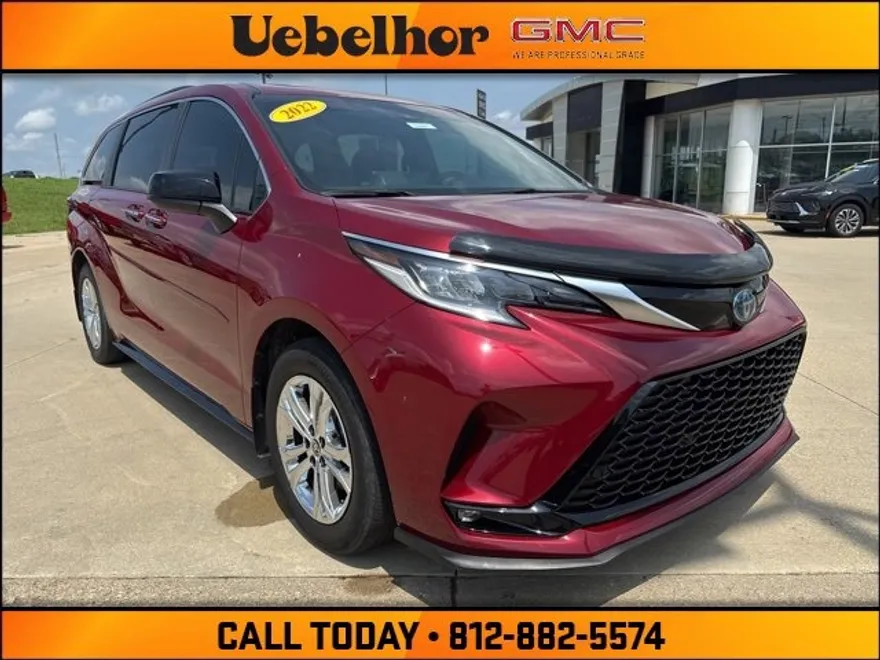 2022 Toyota Sienna XSE photo 1