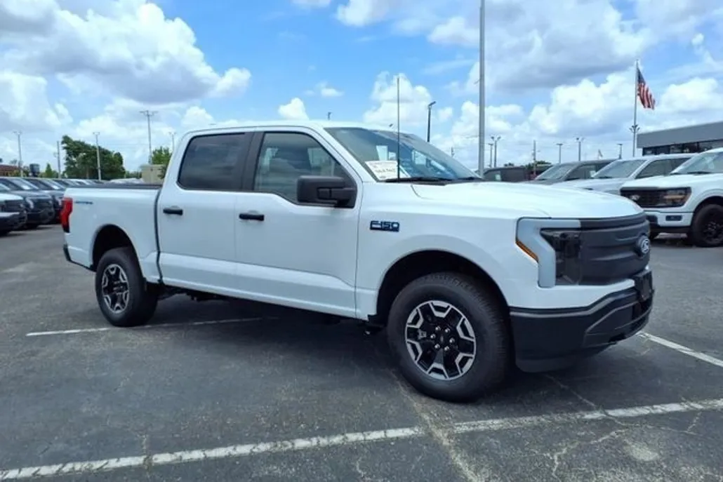 2024 Ford F-150 Lightning photo 1