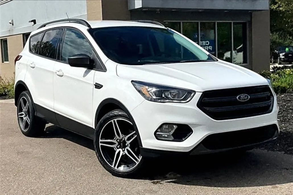 2019 Ford Escape SEL photo 1