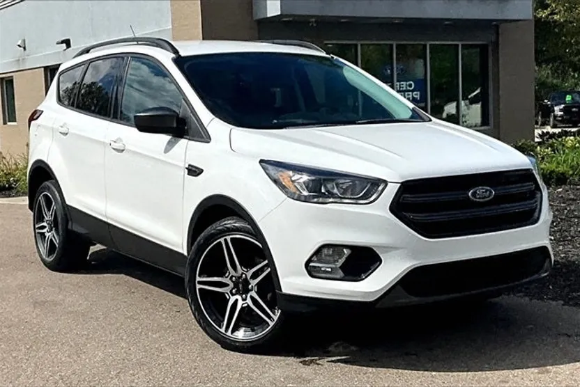 2019 Ford Escape SEL photo 1