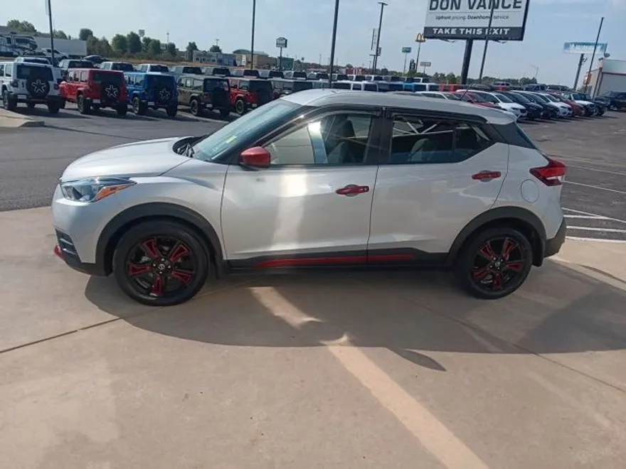2020 Nissan Kicks SV photo 1