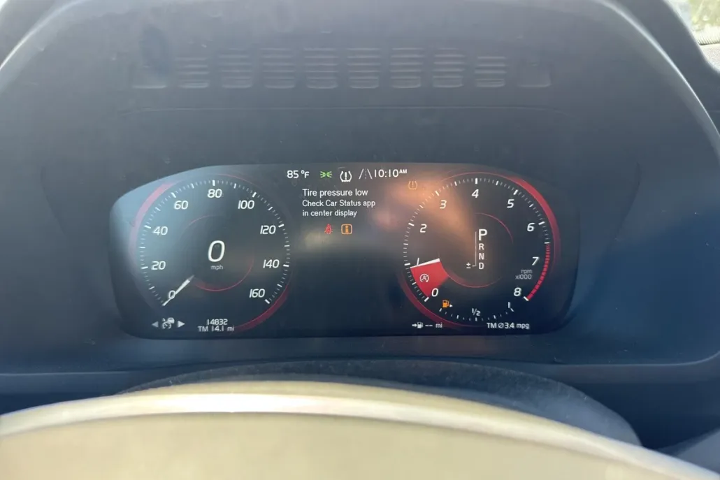 2022 Volvo XC90 T5 Momentum photo 1