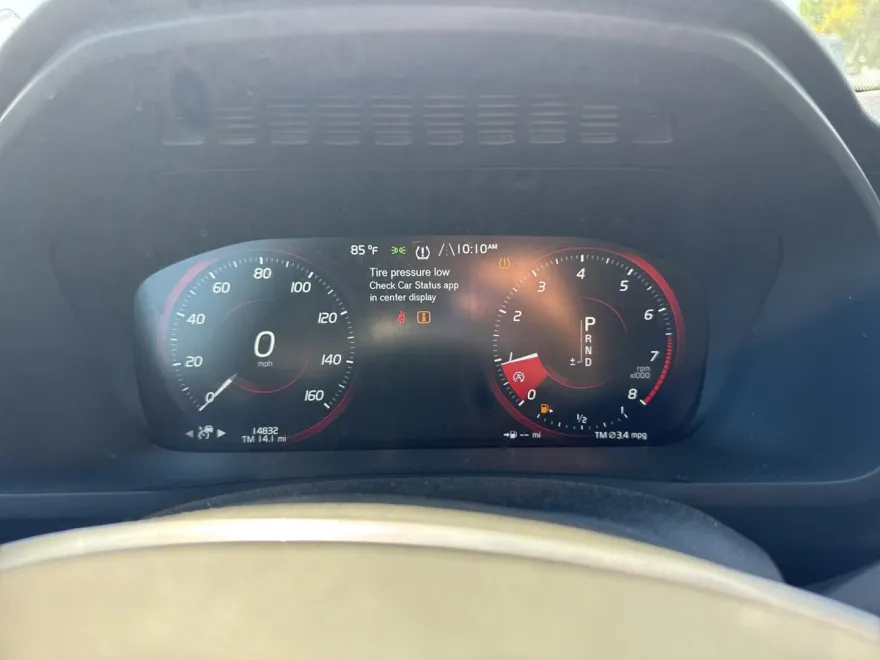 2022 Volvo XC90 T5 Momentum photo 1