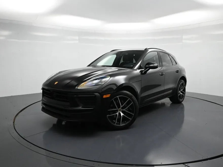 2025 Porsche Macan photo 1