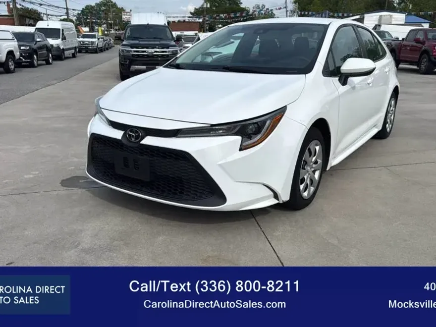 2022 Toyota Corolla LE photo 1