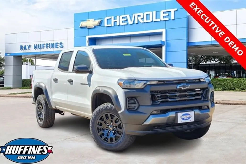 2025 Chevrolet Colorado Trail Boss photo 1