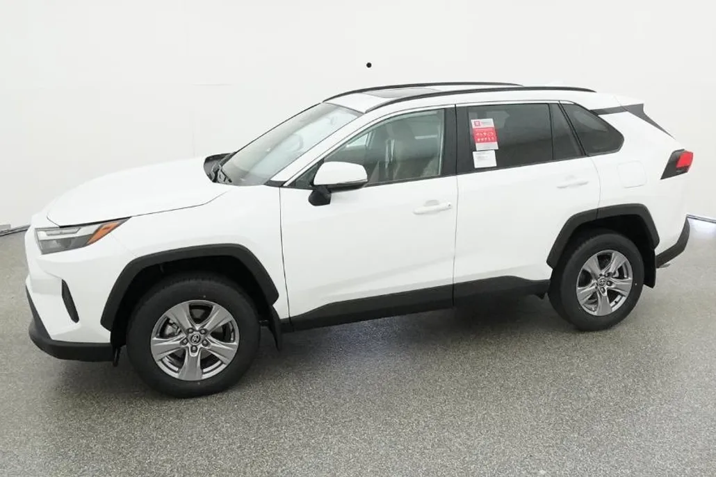 2025 Toyota RAV4 XLE photo 1