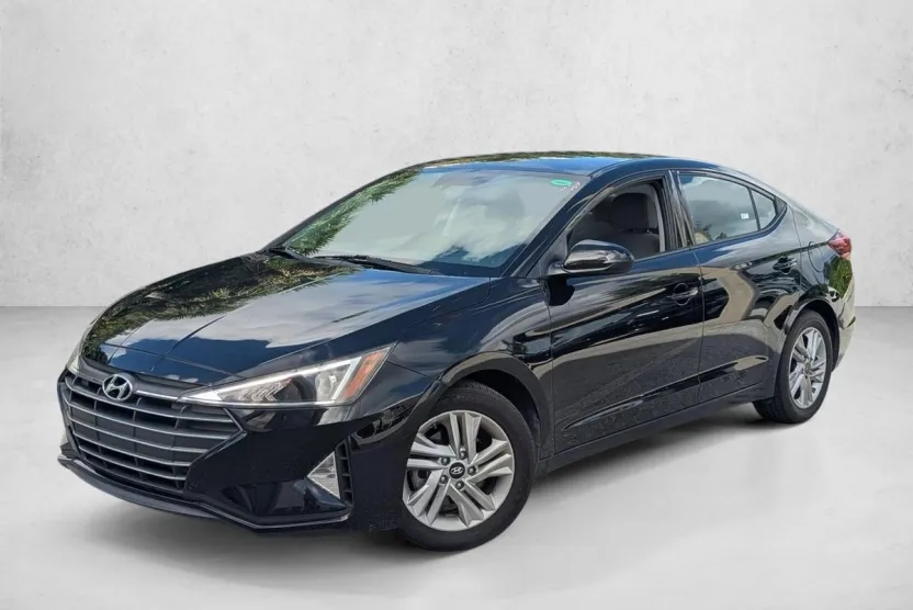 2020 Hyundai Elantra SEL photo 1