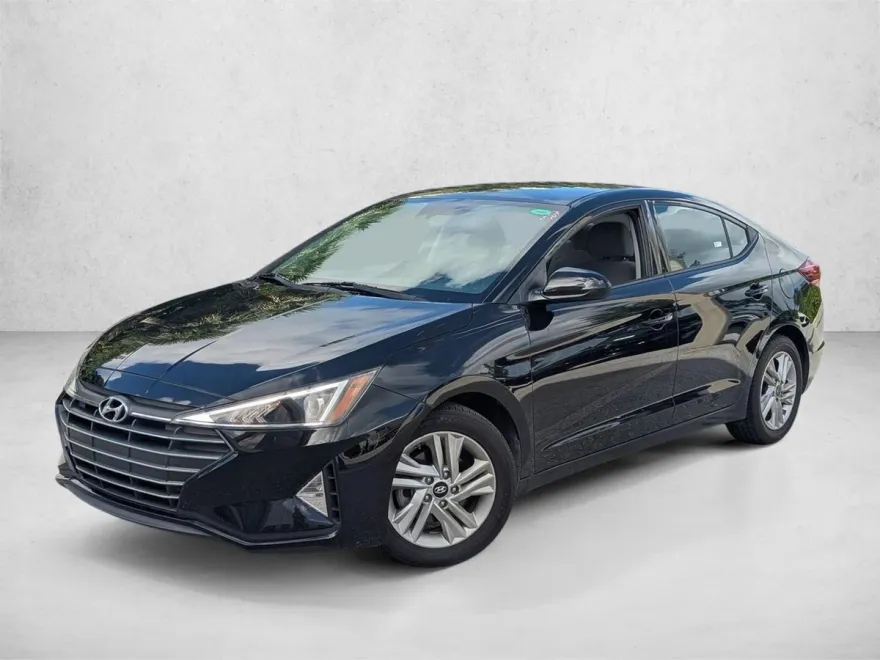 2020 Hyundai Elantra SEL photo 1