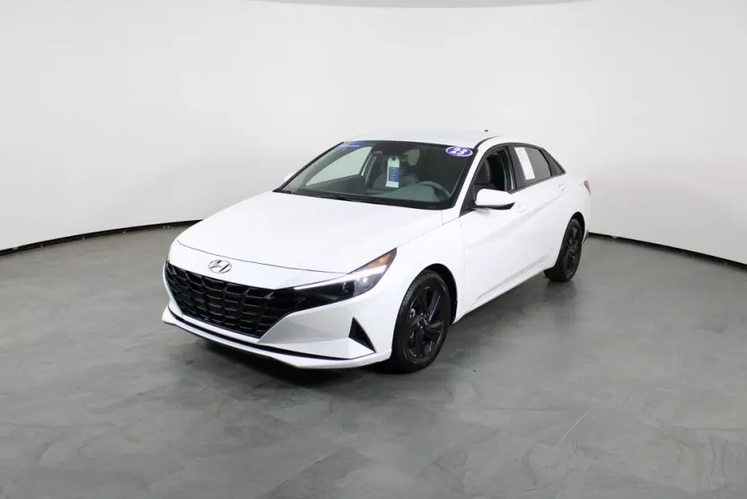 2023 Hyundai Elantra SEL photo 1