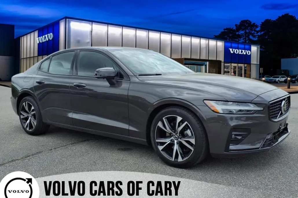 2025 Volvo S60 B5 Plus photo 1